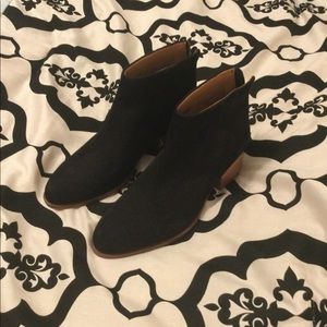 Seychelle’s Black Leather Ankle Bootie Size 7.5